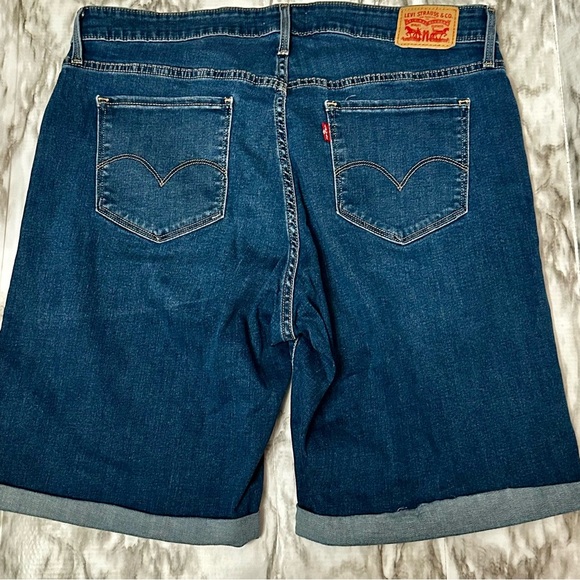 Levi's Blue Bermuda Shorts Classic Denim Style Rolled Cuff Medium Wash Stretch - Picture 9 of 9